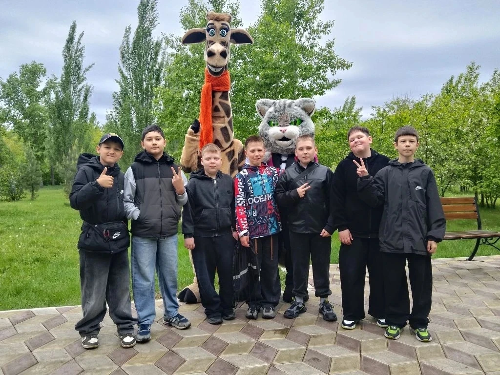 Дождю — назло, скуке — нет: как 4В класс веселился в парке  Выходной — отличный повод отложить учебн