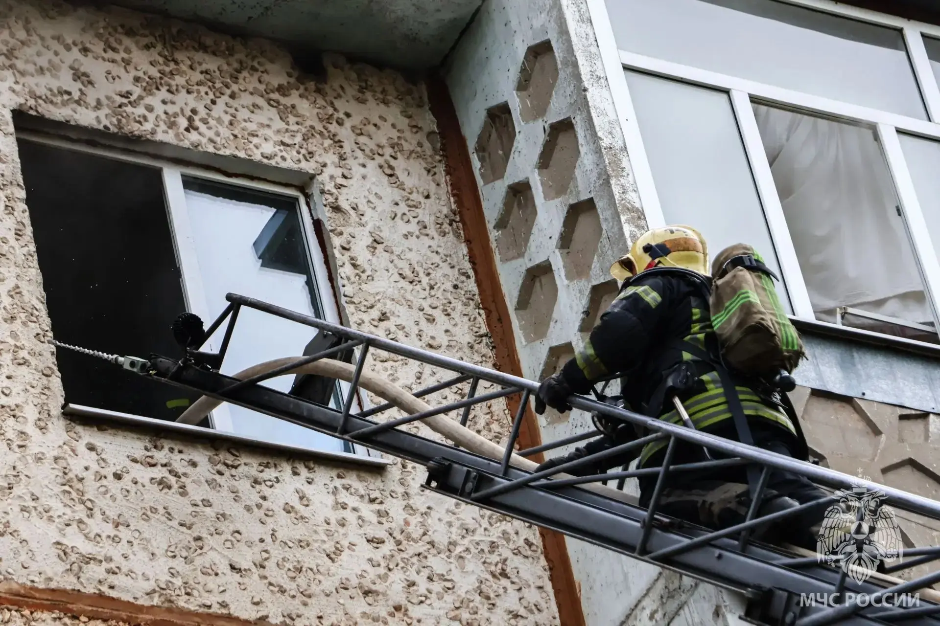 🚨🚒 В Иванове на пожаре спасли 10-летнего мальчика