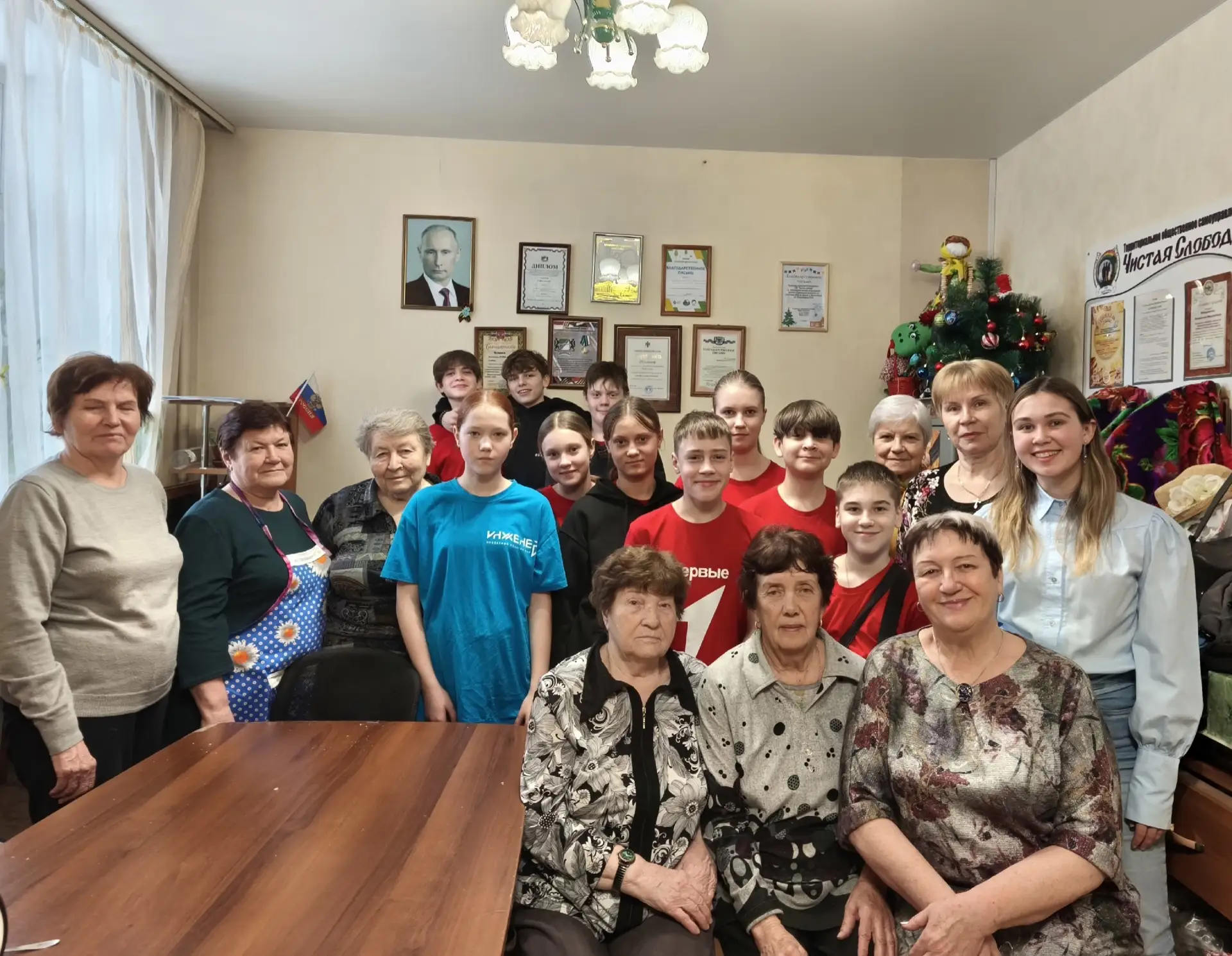 🇷🇺👋🏻 Дорогие друзья! Поздравляем всех с Днём защитника Отечества! ❤️🤍💙 Этот праздник — прекрасный по