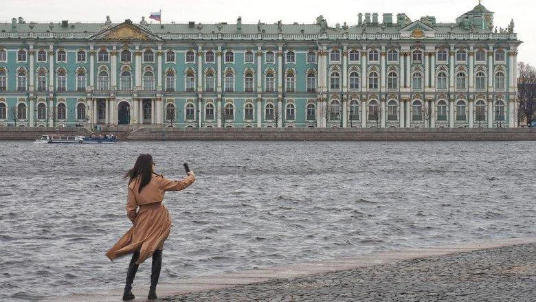 Собачке, чтобы пометить территорию, нужно задрать лапу, а человеку достаточно включить ...