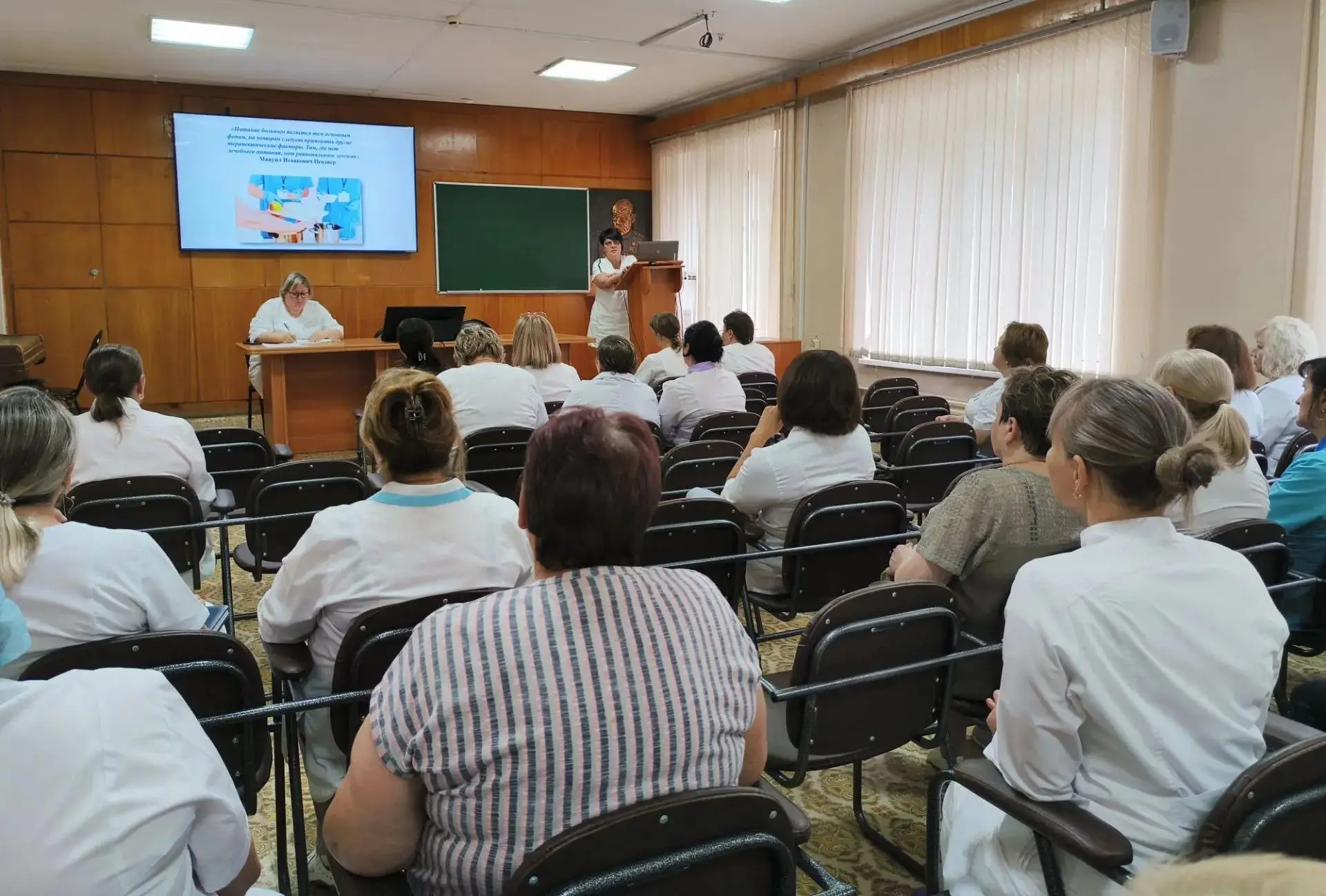 Заместитель главного врача по работе с сестринским персоналом провела очередное занятие...