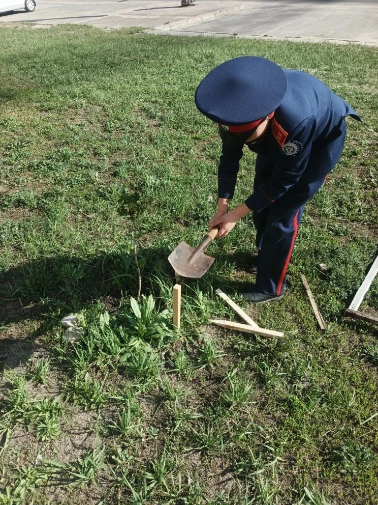 Сегодня наши казачата - волонтеры, приняли активное участие в городском субботнике, внося свой личны