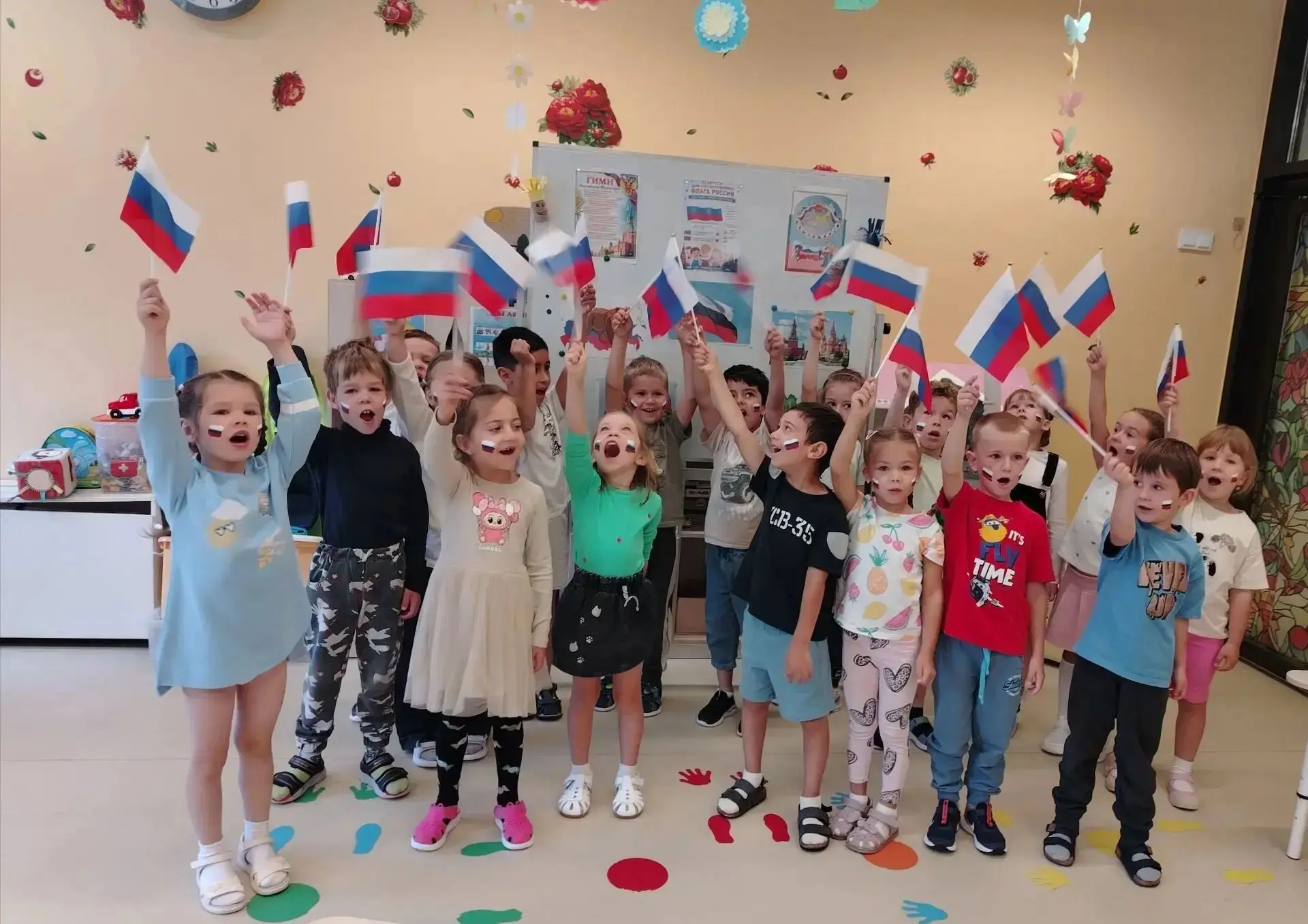 🇷🇺В преддверии Дня Государственного флага Российской Федерации в группе "Тигрята" про...