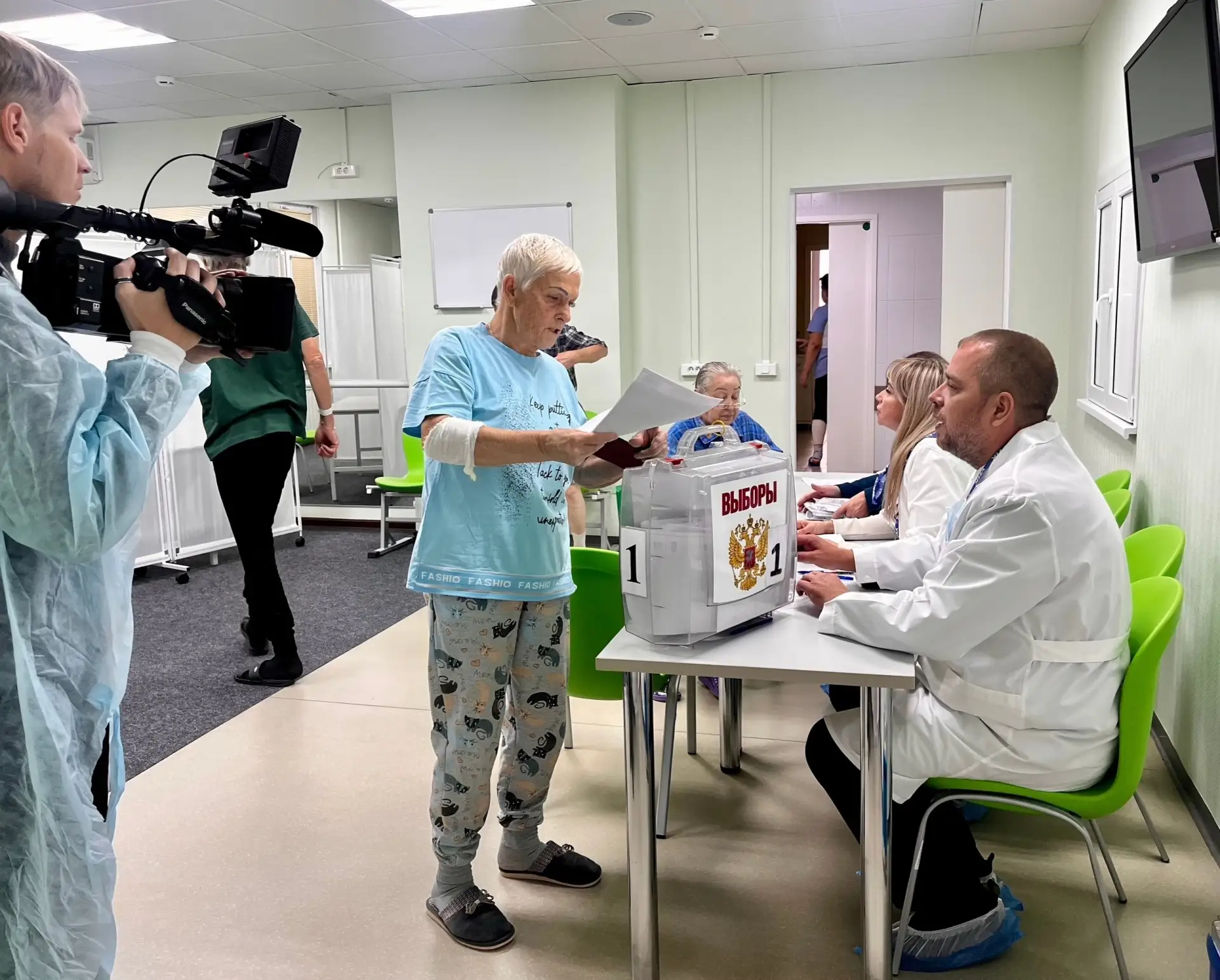 Сегодня в Окружном кардиодиспансере работала участковая избирательная комиссия. Семьдес...