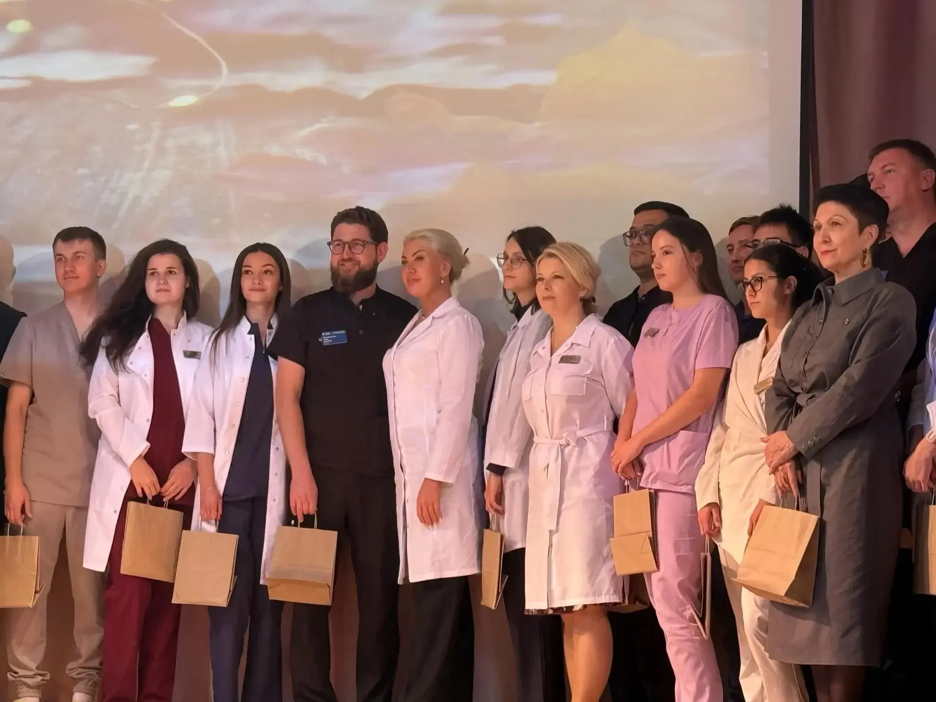 👩‍⚕️ В ЦГКБ Ульяновска поздравили ветеранов и приняли молодых специалистов