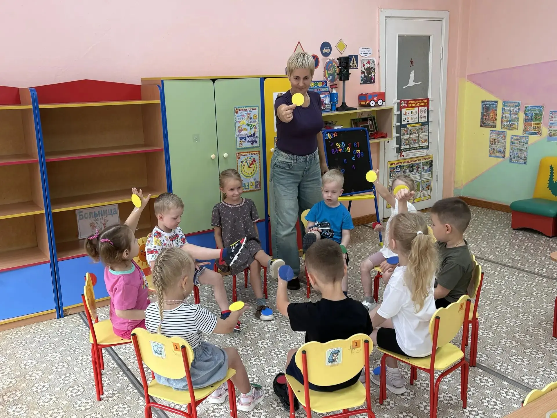 "ИГРА " ЦВЕТНЫЕ КРУЖОЧКИ"