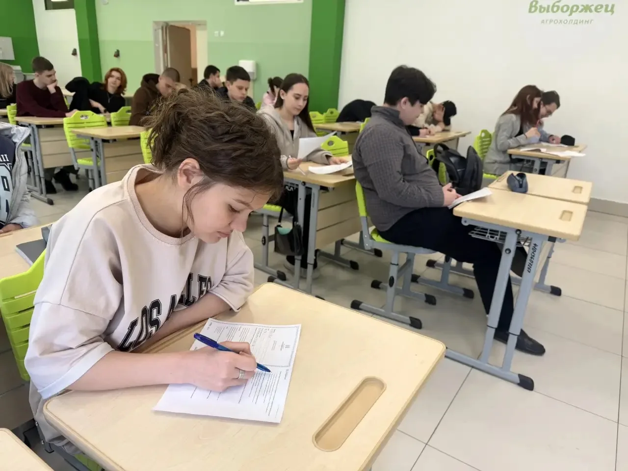 🌱 Обучающиеся Янинского центра образования приняли участие во втором Всероссийском агродиктанте.  🧑‍