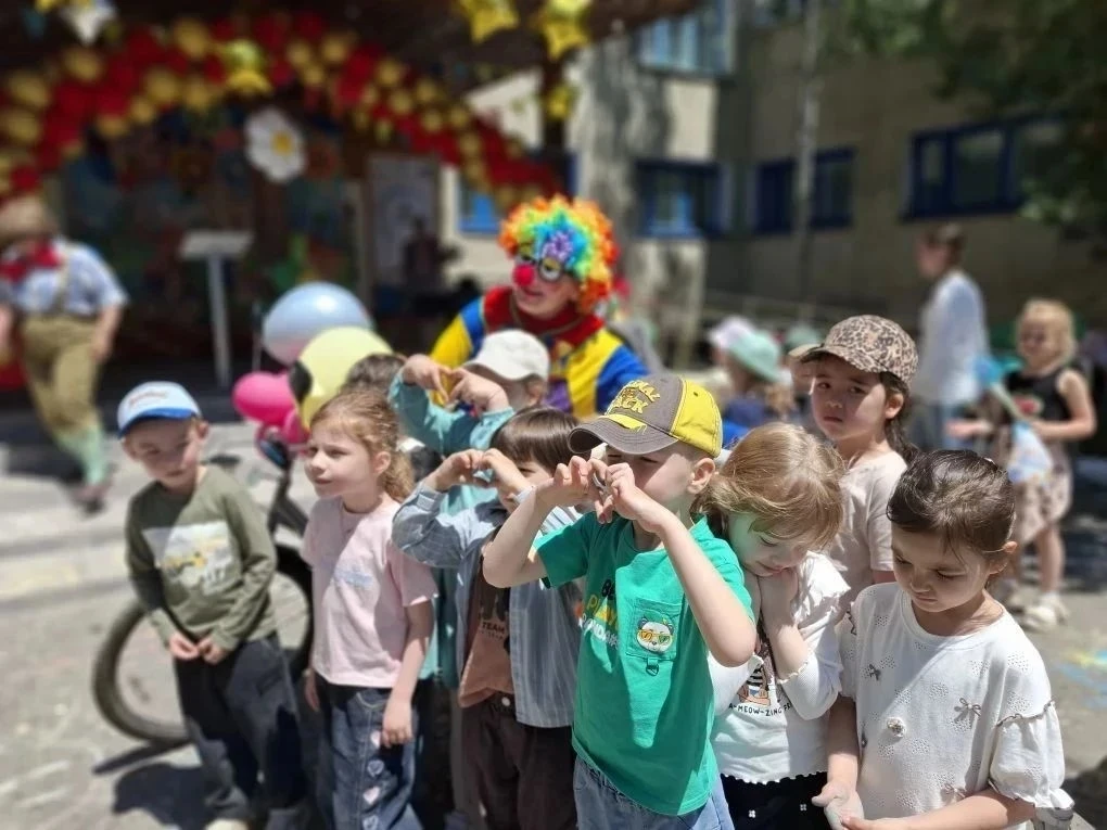 Дорогие коллеги!Поздравляю Вас  и Ваши коллективы с Днём воспитателя и дошкольного рабо...