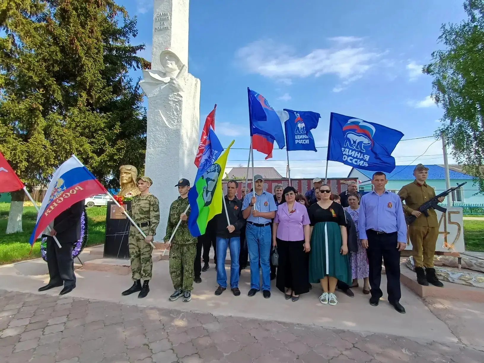Получатели услуг Колоярского отделения приняли участие в Митинге посвященному празднику...