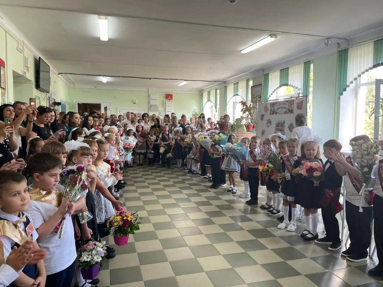 🎉 С Днём знаний, друзья! 🎉