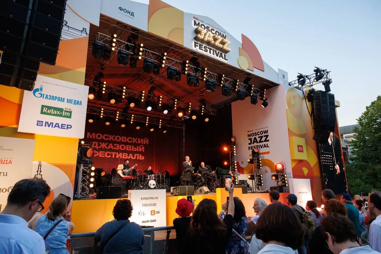 В Москве проходит Moscow Jazz Festival — один из крупнейших джазовых фестивалей в мире.

С 8 по 14 и