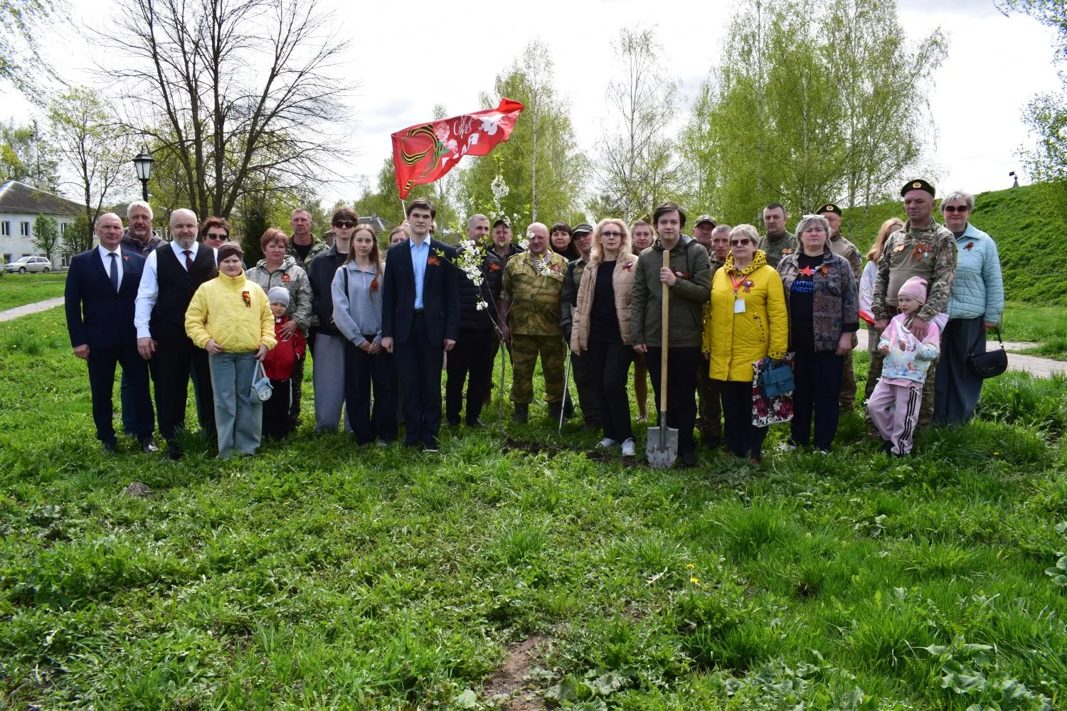 🌳 Акция «Сад памяти» в Юрьев-Польском   Сегодня, в День Победы, администрацией Юрьев-Польского округ
