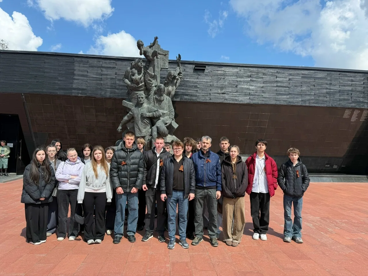 📢В рамках декады единых действий первокурсники ГАПОУ РК "КМК" посетили мемориал "Концл...