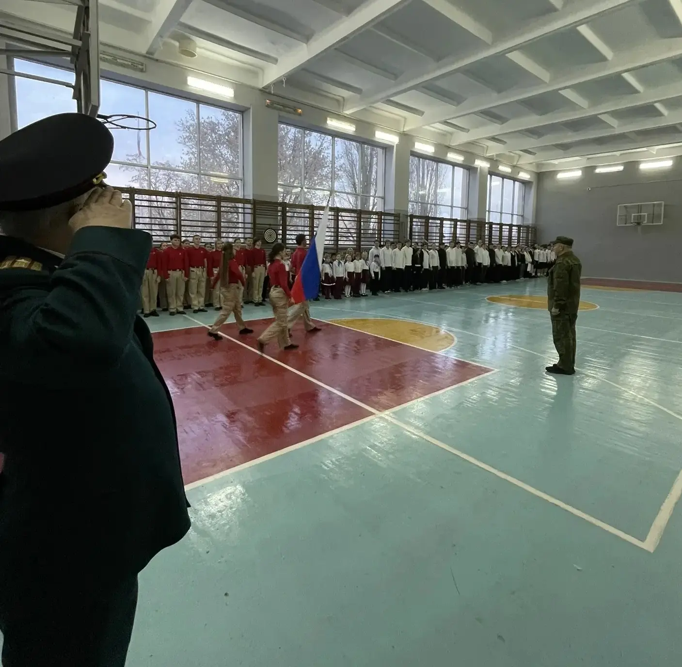 ￼ РАЗГОВОРЫ О ВАЖНОМ￼ Утро понедельника 16 февраля 2026 года в школе традиционно началось с торжеств