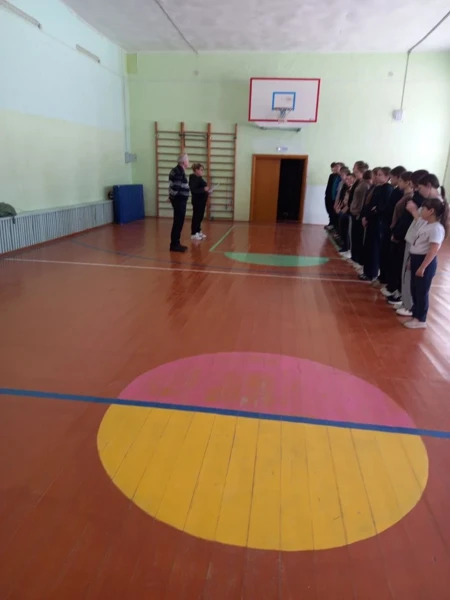 В преддверии праздника Дня защитника Отечества учитель ОБЗР Белоусов Ю.Г.  и учитель физкультуры Кул