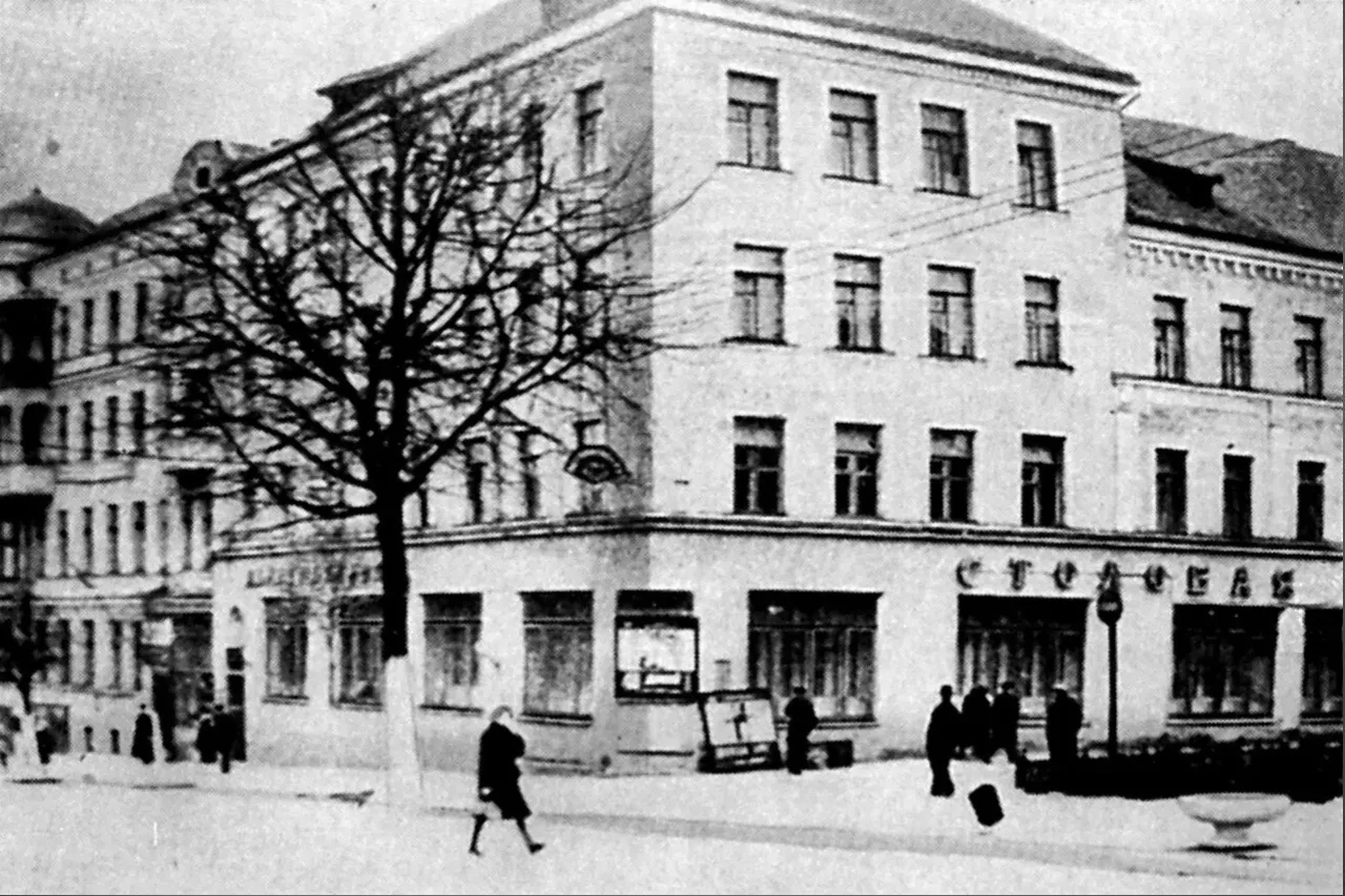 Столовая на улице Ленина в советском Черняховске  А ведь и в то время были несознательные пешеходы, 