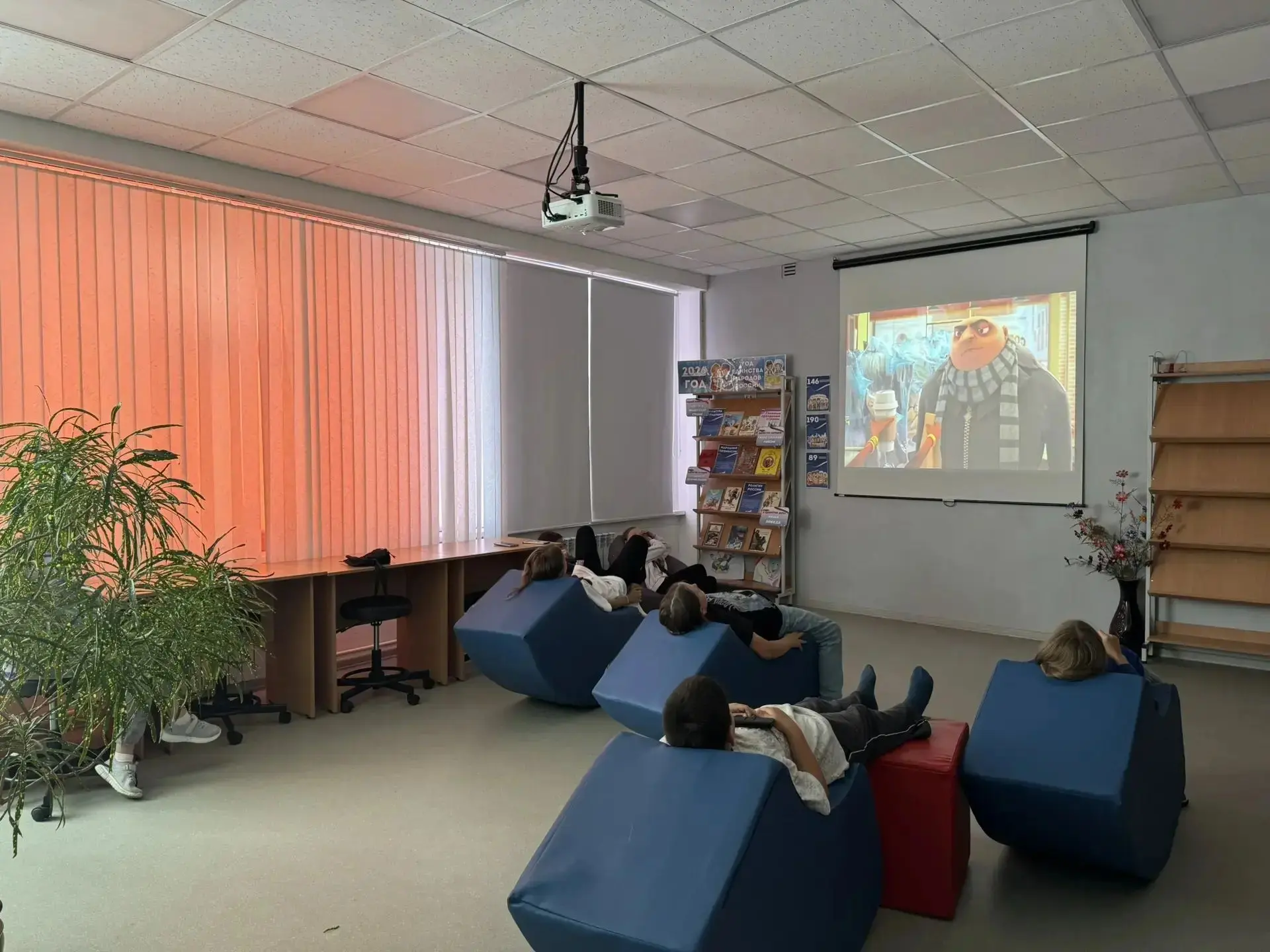 В отряде пришкольного лагеря прошёл День мультфильмов и кино. Главной частью программы стала виктори