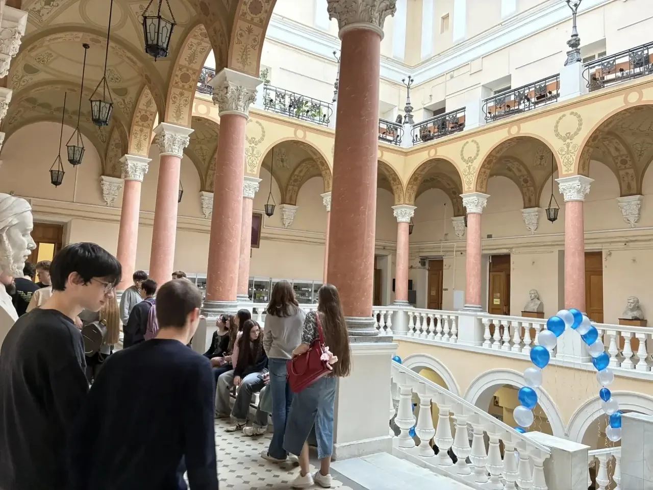 🎤МЕДИАКАНИКУЛЫ🎤  🎓Ученики 10 - медиа класса нашей #ШколаТропарево окунулись в мир современных медиа 