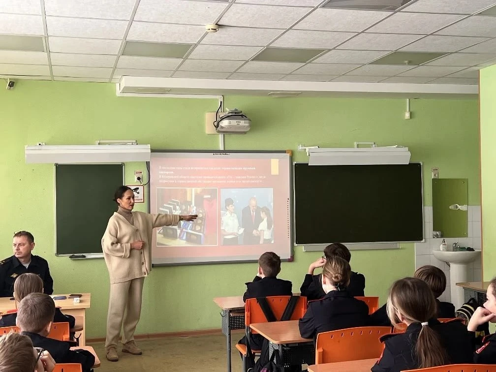 👍Профориентация   14 января состоялась встреча кадет 6к класса с сотрудниками миграционной службы. П