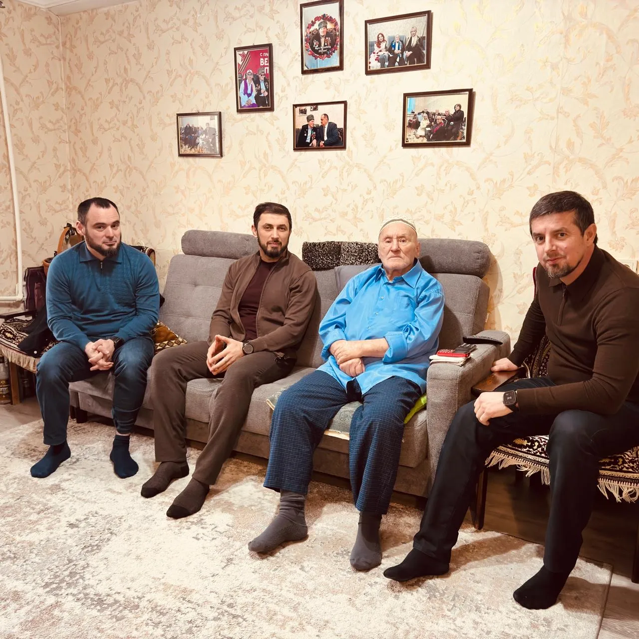 ГЛАВА АКУШИНСКОГО РАЙОНА НАВЕСТИЛ ВЕТЕРАНА ВЕЛИКОЙ ОТЕЧЕСТВЕННОЙ ВОЙНЫ МУСУ БАГАУТДИНОВА