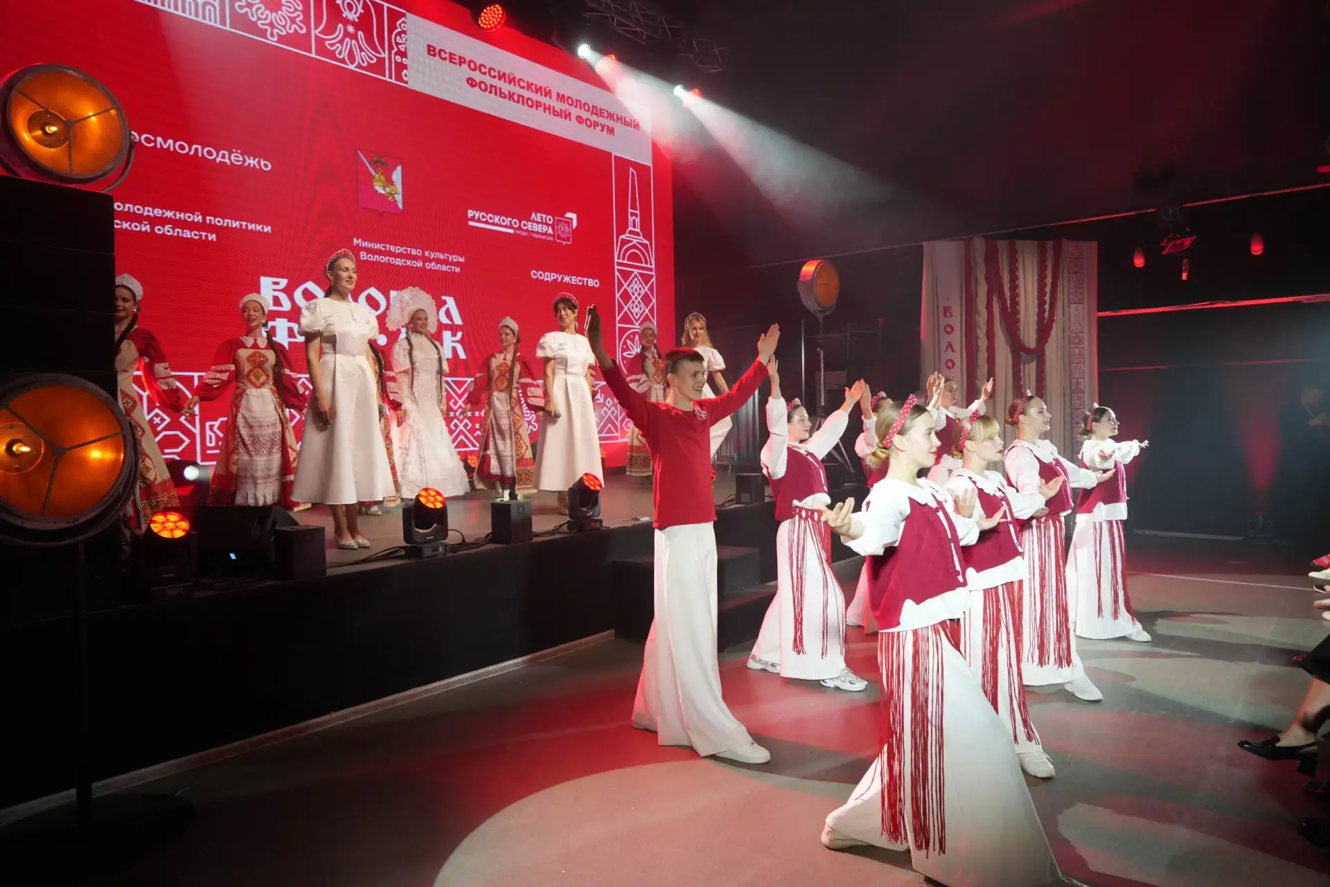 В Вологде начался трехдневный фестиваль "Вологда.Фолк", который обойдется областному бюджету минимум