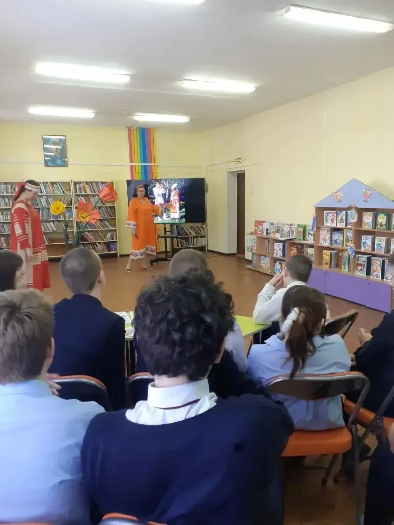 📜 Гимназисты 8 «Б» класса совершили литературно-этнографическое путешествие «Живущие рядом», в ходе 