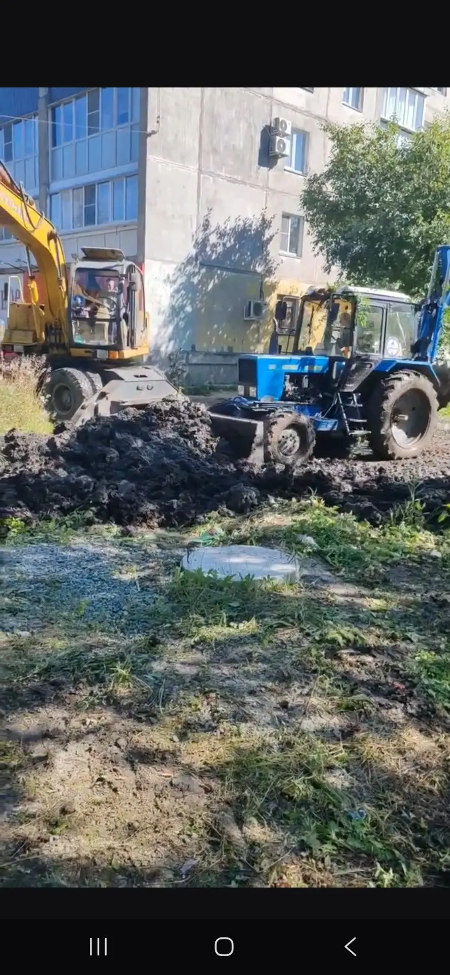 🔧 Оперативно устранена утечка на водоводе в районе МКД  #179 по ул. 30 лет ВЛКСМ.