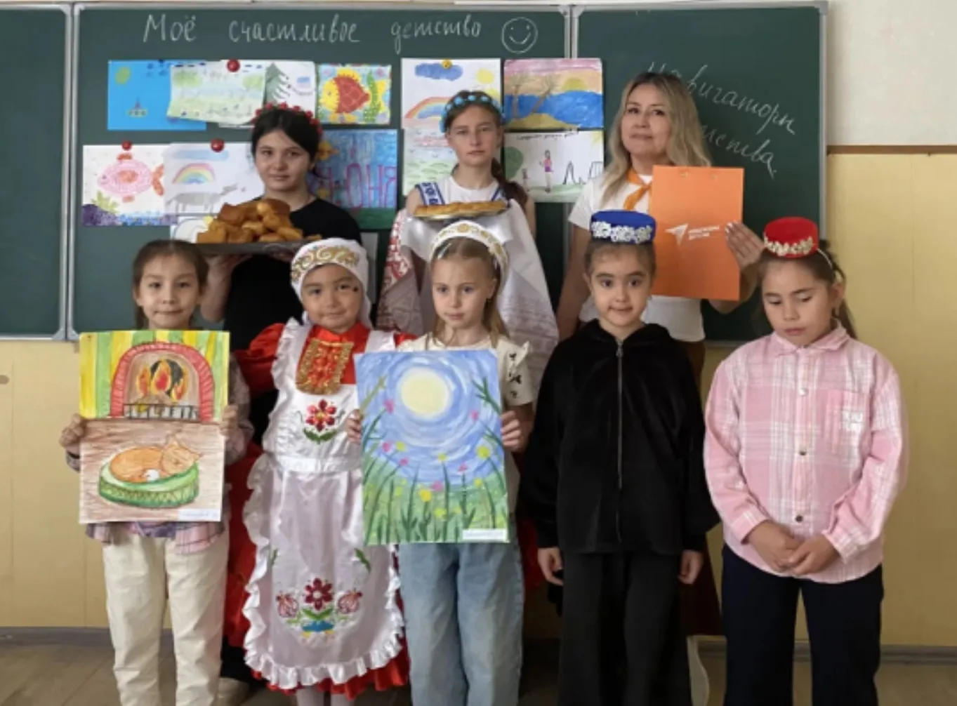 🎨 Школьная выставка «МИР ГЛАЗАМИ ДЕТЕЙ» в рамках акции «Краски детства» под эгидой Дви...