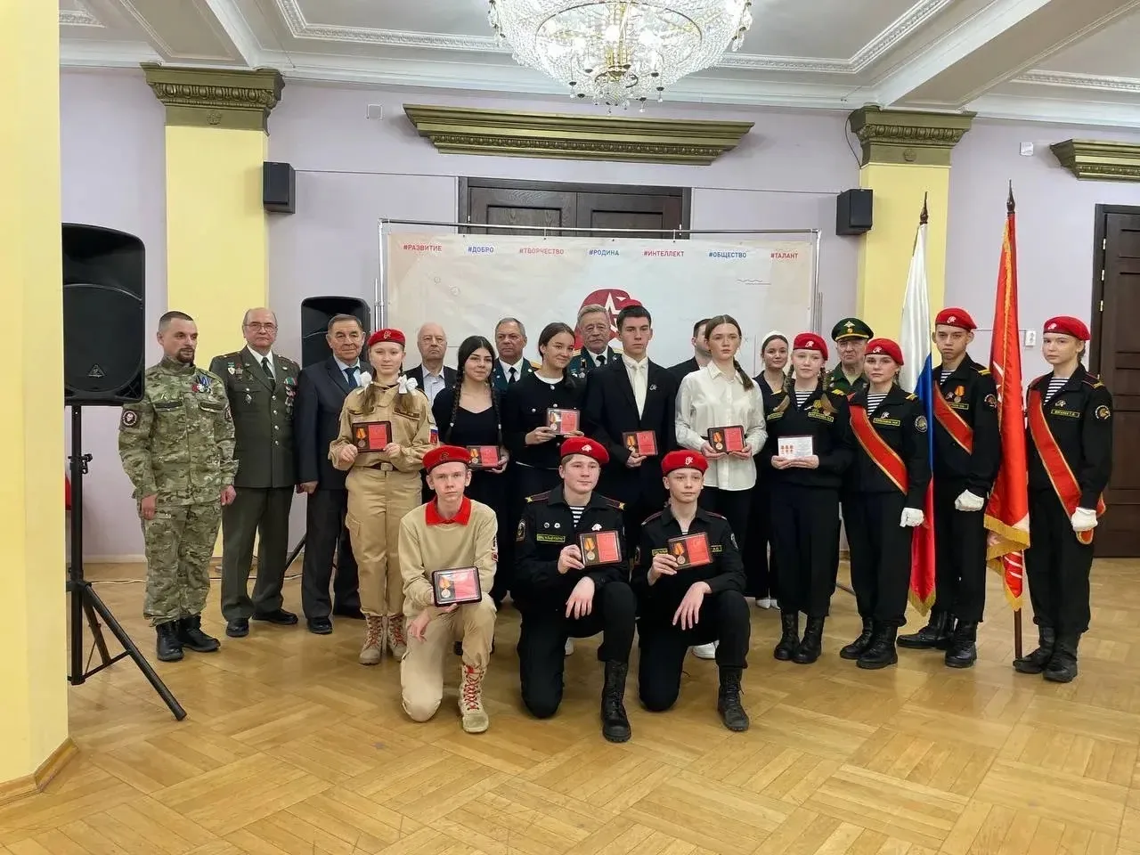 Сегодня 9 февраля, в рамках торжественного мероприятия, воспитанники юнармейского отряда «Патриоты –
