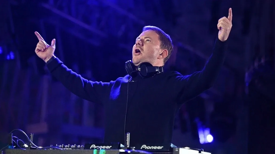 🎧 DJ SMASH в Перми — бесплатно! 
 
8 августа на городской эспланаде громко отметят 70‑летие Дня стр