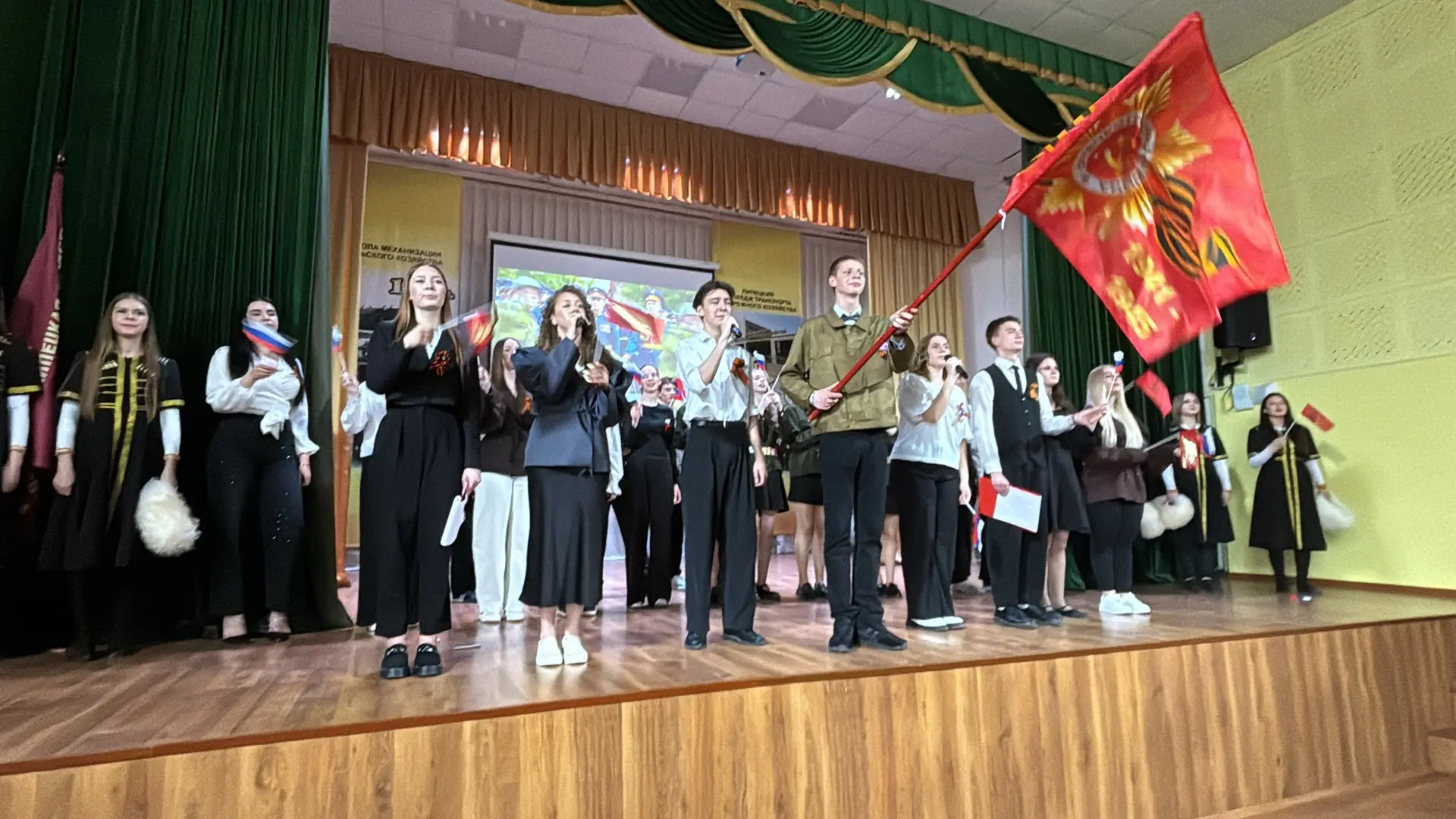 Никто не забыт, ничто не забыто: в колледже состоялся концерт ко Дню Победы 🕊️  В преддверии 9 мая с