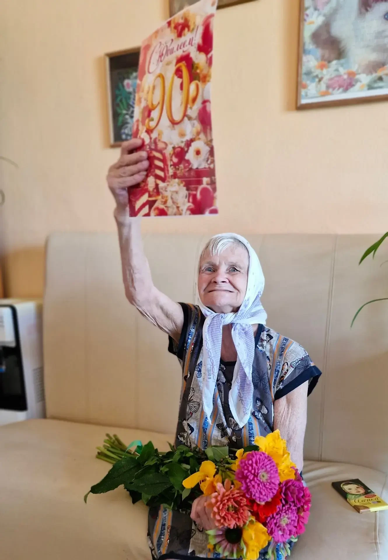 Юбилей в кругу соседей: Валентине Тарасовне — 90 лет!