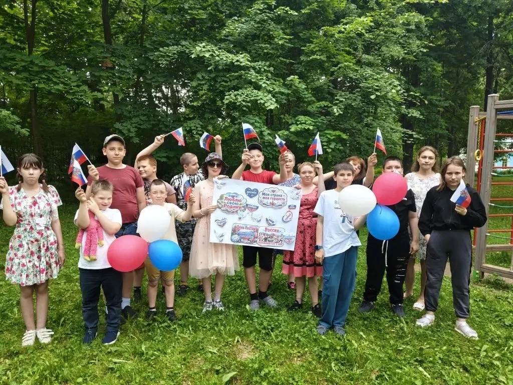 🇷🇺Сегодня в лагере "Ручеёк"  состоялся спортивный праздник "Россия, вперёд!", приуроченный ко Дню 