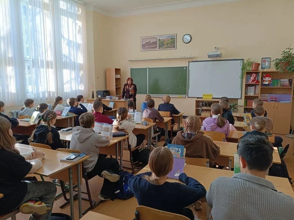 Сегодня  в Центре образования  состоялась трогательная и важная встреча. Учащимся  5 "А" класса выпа