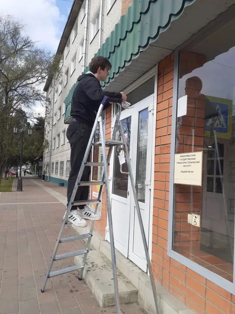 Выходные в общежитиях НГГТИ прошли не скучно, а с пользой  Студенты, проживающие в общежитиях, навел