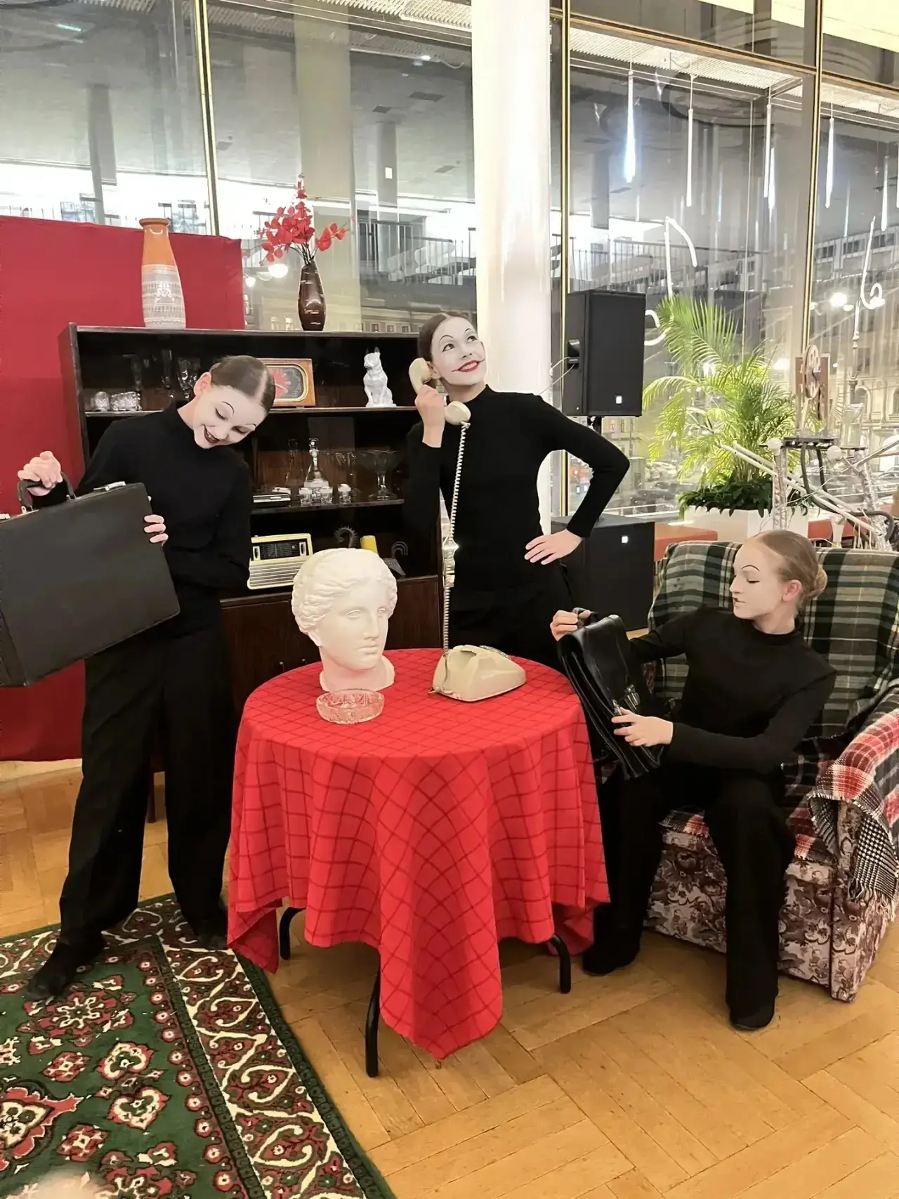 🌟 Наши ученицы на юбилее Александра Зацепина!  26 марта в БКЗ «Октябрьский» состоялся торжественный 