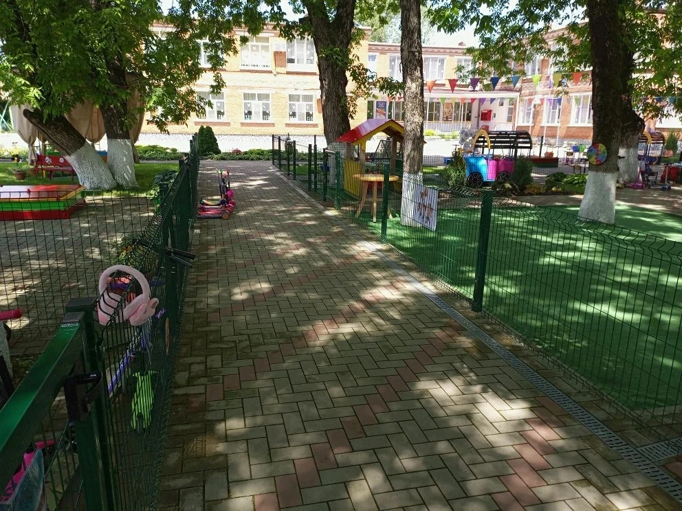 Вот и лето пришло!
С наступлением тёплого сезона в нашем детском саду начинается активная подготовка