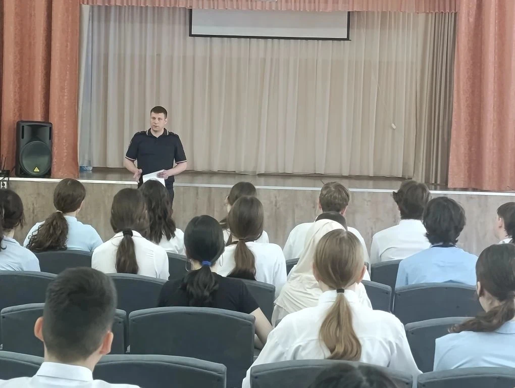 Профориентационная встреча с инспектором: путь в Елабужское суворовское военное училище

21 мая для 