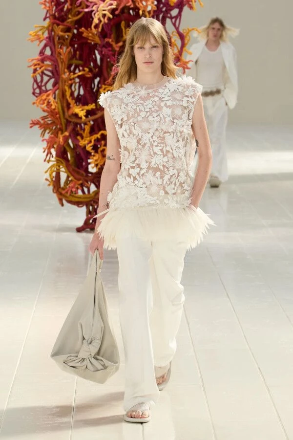 📍 ПОКАЗ КОЛЛЕКЦИИ BALENCIAGA ВЕСНА-ЛЕТО 2027 на Неделе моды в Париже (1 октября 2026 г...