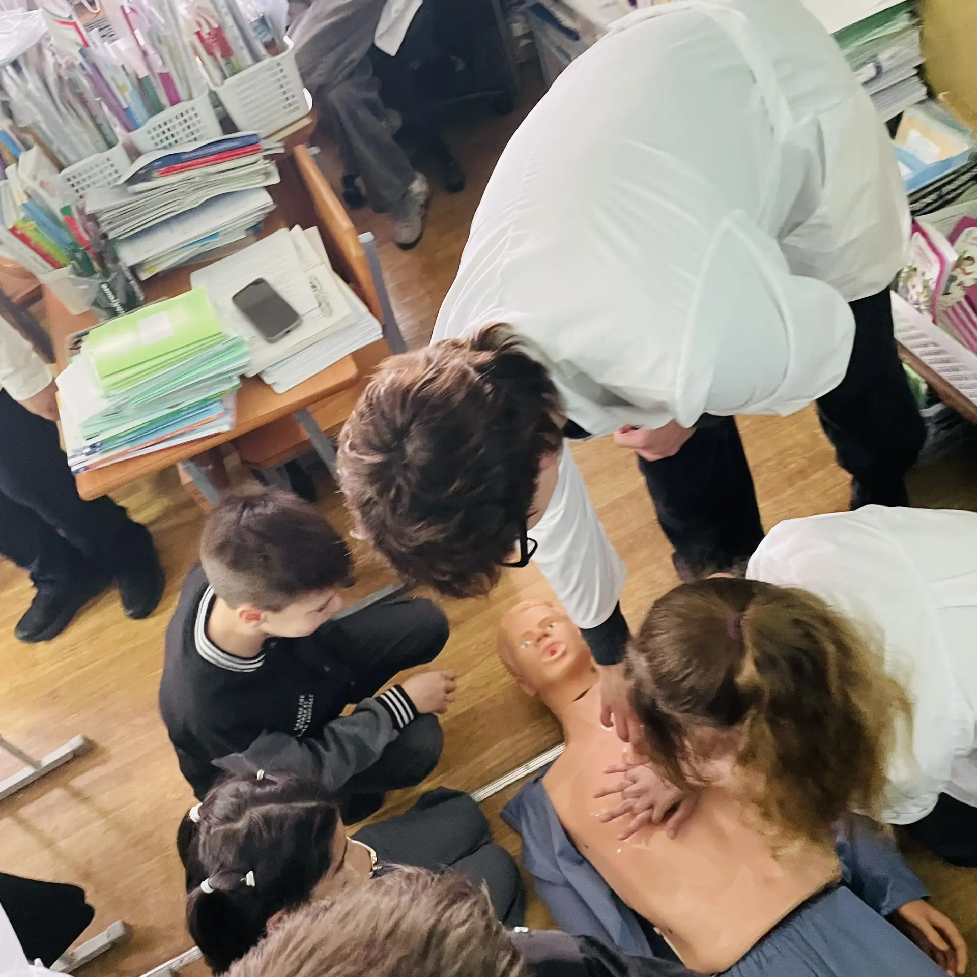 🌟 Важное событие в нашей школе!    ⛑️Сегодня команда Первые-102, состоящая из обучающихся химико-био
