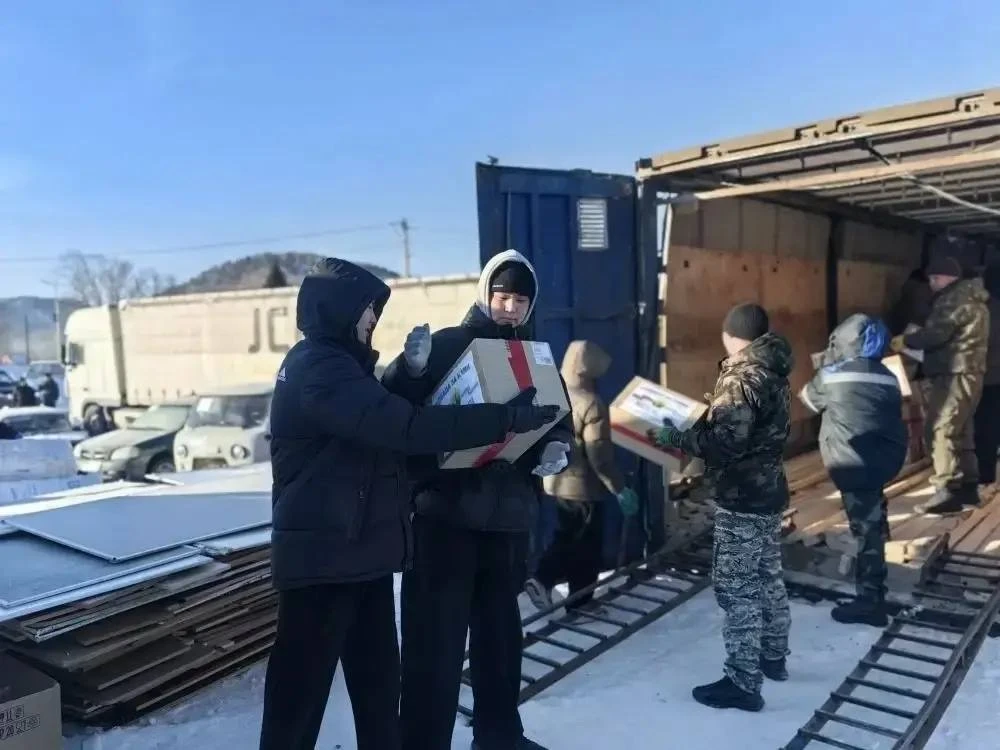 Продолжаем помогать нашим защитникам! 🇷🇺  📦Первый в этом году гуманитарный конвой отправился из Респ