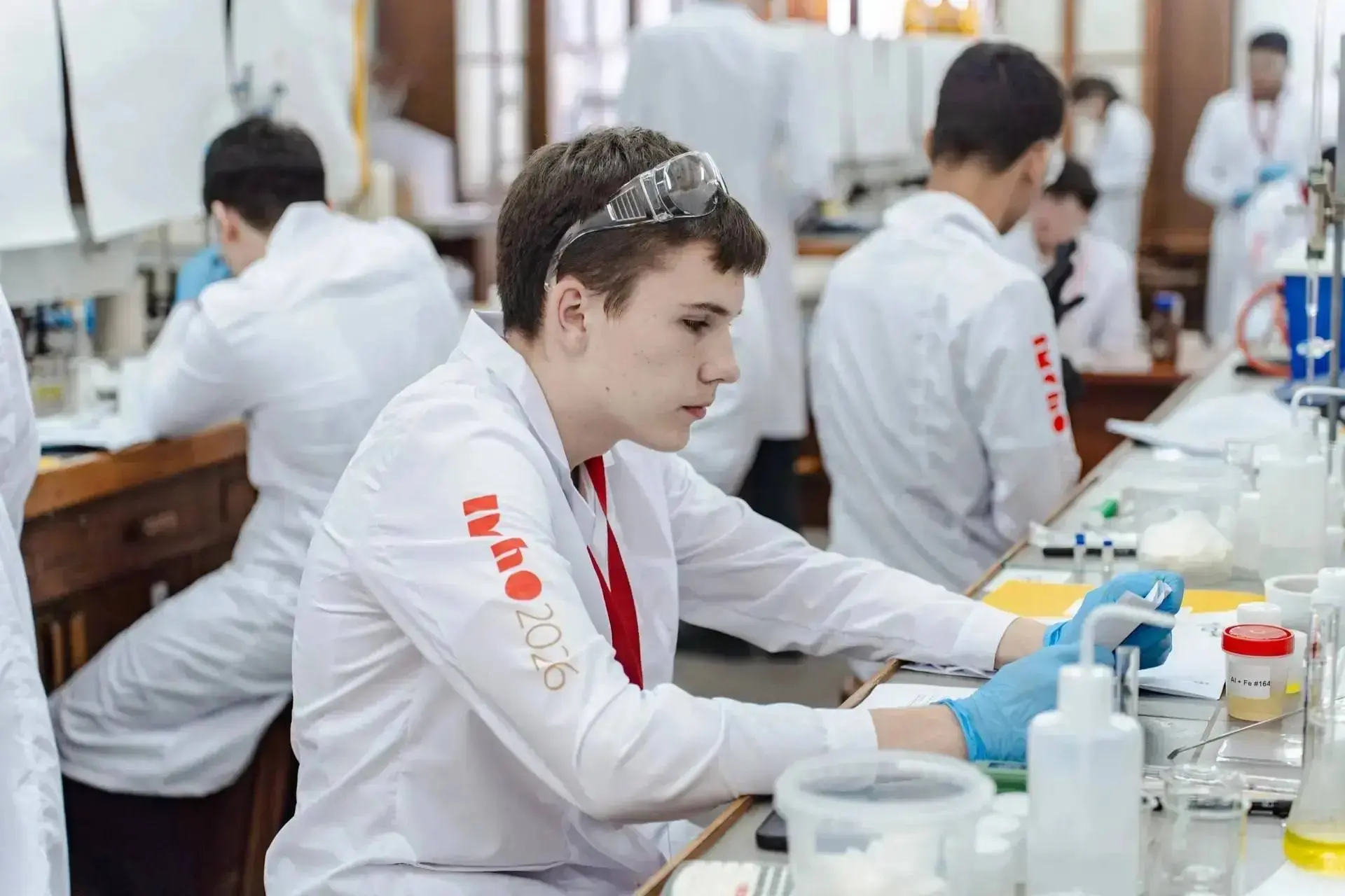 Школьник из Свободного участвует в Международной Менделеевской олимпиаде  В Москве на базе МГУ прохо