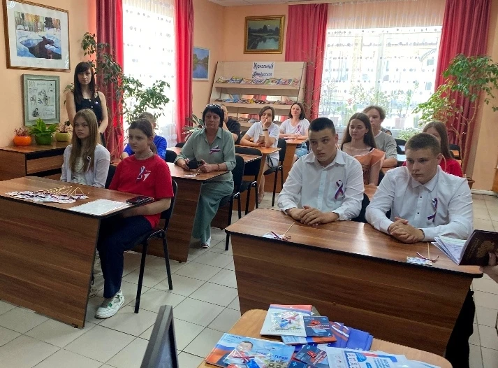 В преддверии Дня России в Климовской библиотеке проходило вручение паспортов юным жителям Климово.
З