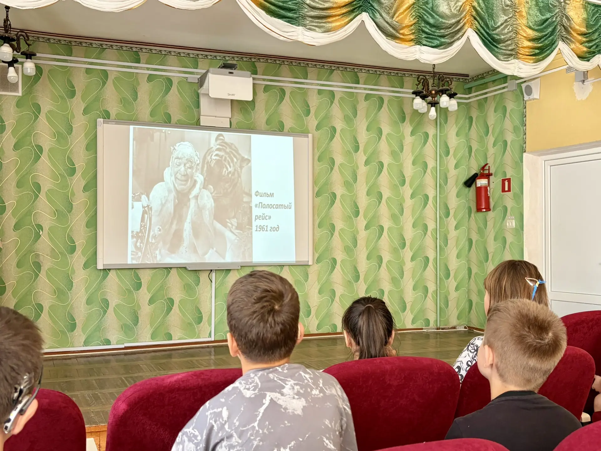 Сегодня в нашей школе прошёл информационный час, посвящённый Евгению Павловичу Леонову ...