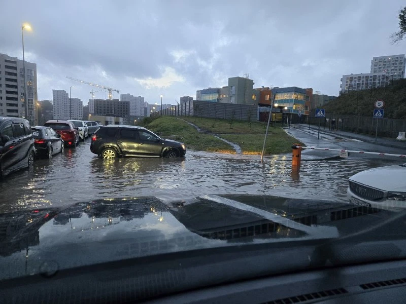 💧 У садика на Архангельской, 25 затопило проезд