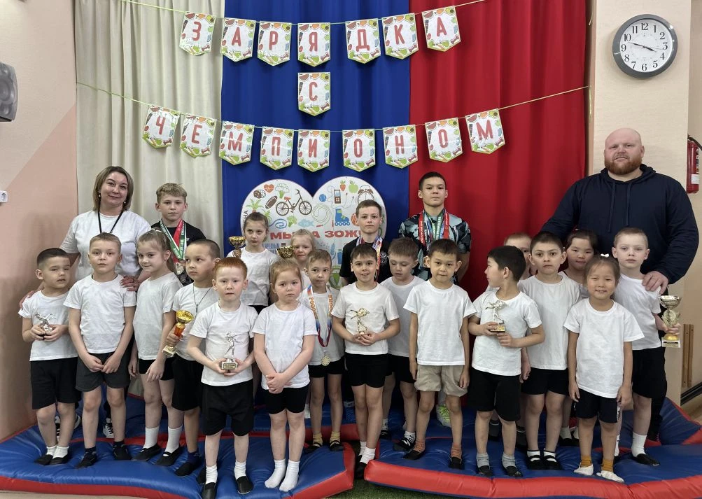 ✨Продолжаем знакомить будущих школьников с разнообразием видов спорта!
У нас в гостях тренер-препода