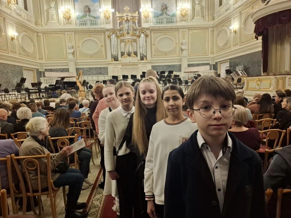 ✨10 февраля учащиеся 5 «В» класса погрузились в атмосферу русской классики XIX века, посетив симфони