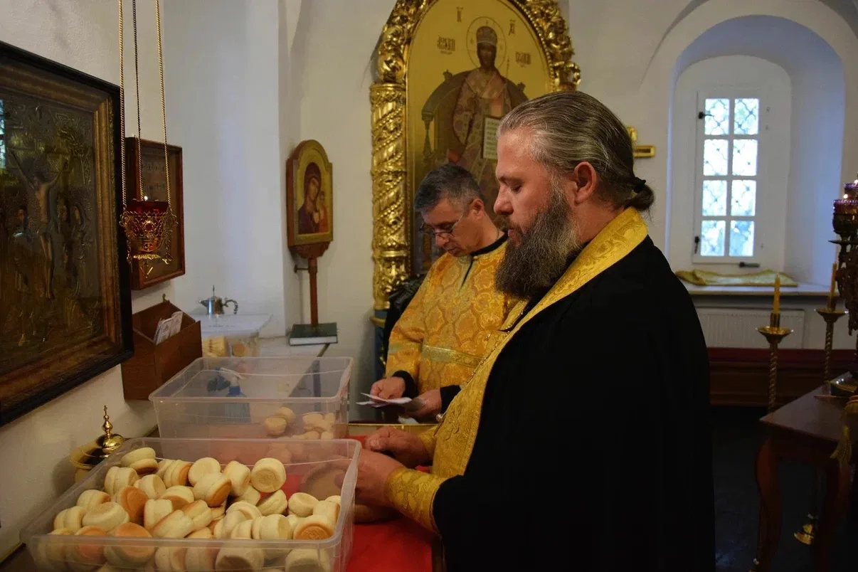 В нашей Святой обители совершили Всенощное бдение накануне Недели 14-ой по Пятидесятниц...