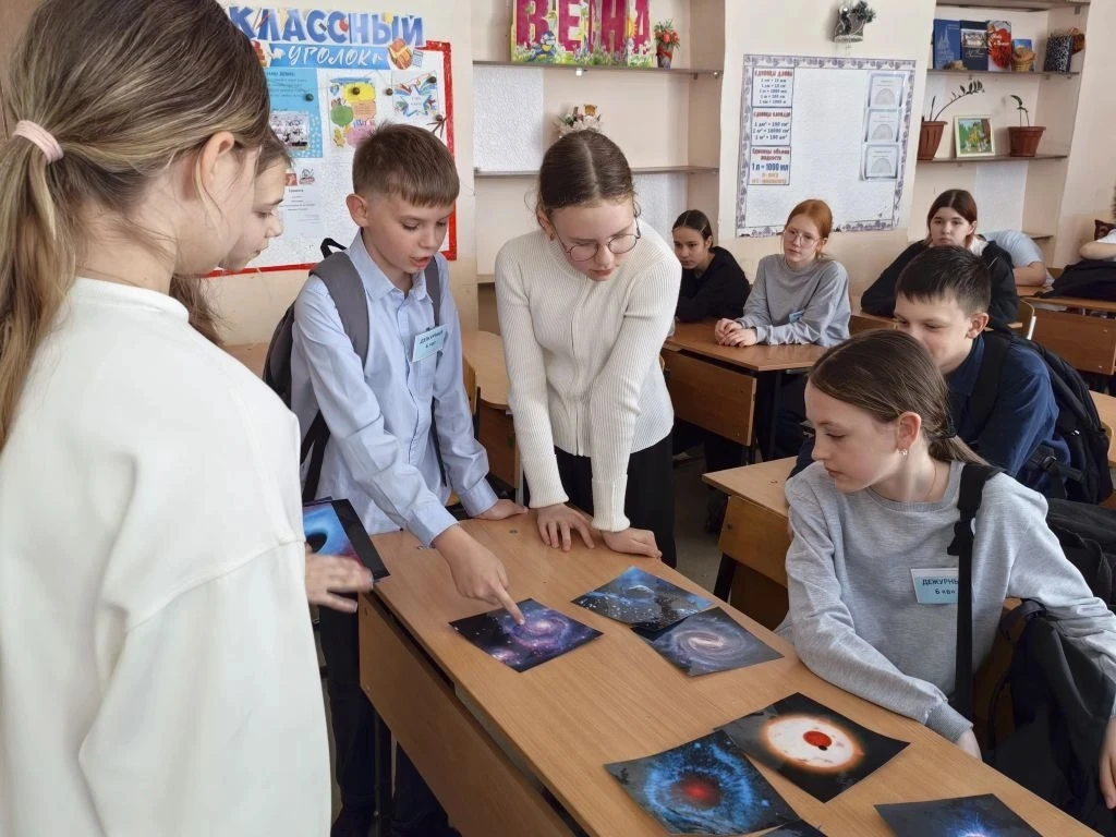 В рамках Всероссийской недели космоса в Винзилинской школе прошёл квест "Первый космический", которы