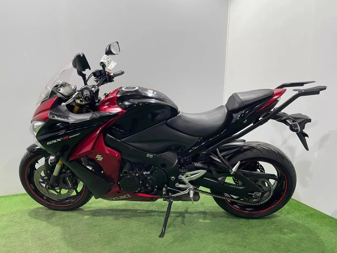 SUZUKI GSX-S1000F в наличии во Владивостоке  Характеристики:  - 2016 год - объем 998 см3 - Аукцион B